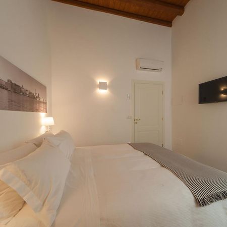 Bed and Breakfast La Soffitta Covelli Trani Exterior foto
