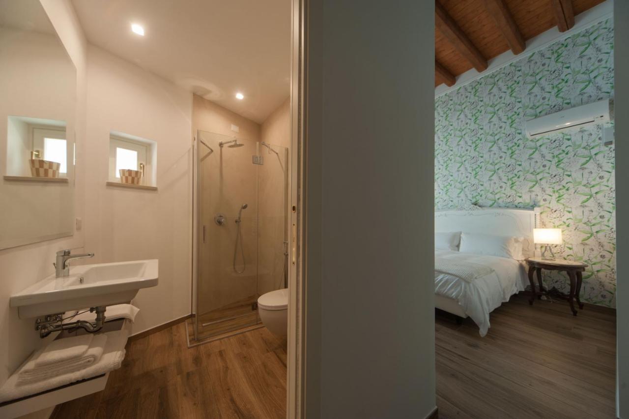 Bed and Breakfast La Soffitta Covelli Trani Exterior foto